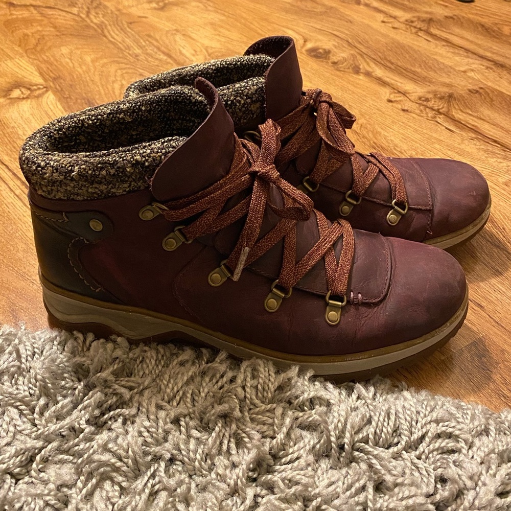 Merrell Eventyr Bluff Boots in Wine - Women’s 10